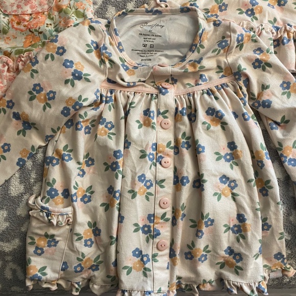Sweet Honey Pajamas 5 Pieces! Size 5 years - Picture 3 of 9